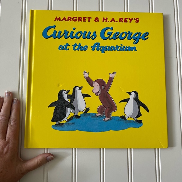 SALE❤️ Book Bundle - Blueberries For Sal & Curious George at the Aquarium - Picture 3 of 12